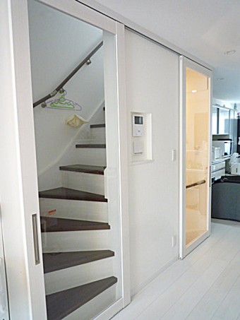 戸建て階段部分に建具を取り付け冷暖房効率ＵＰ！！